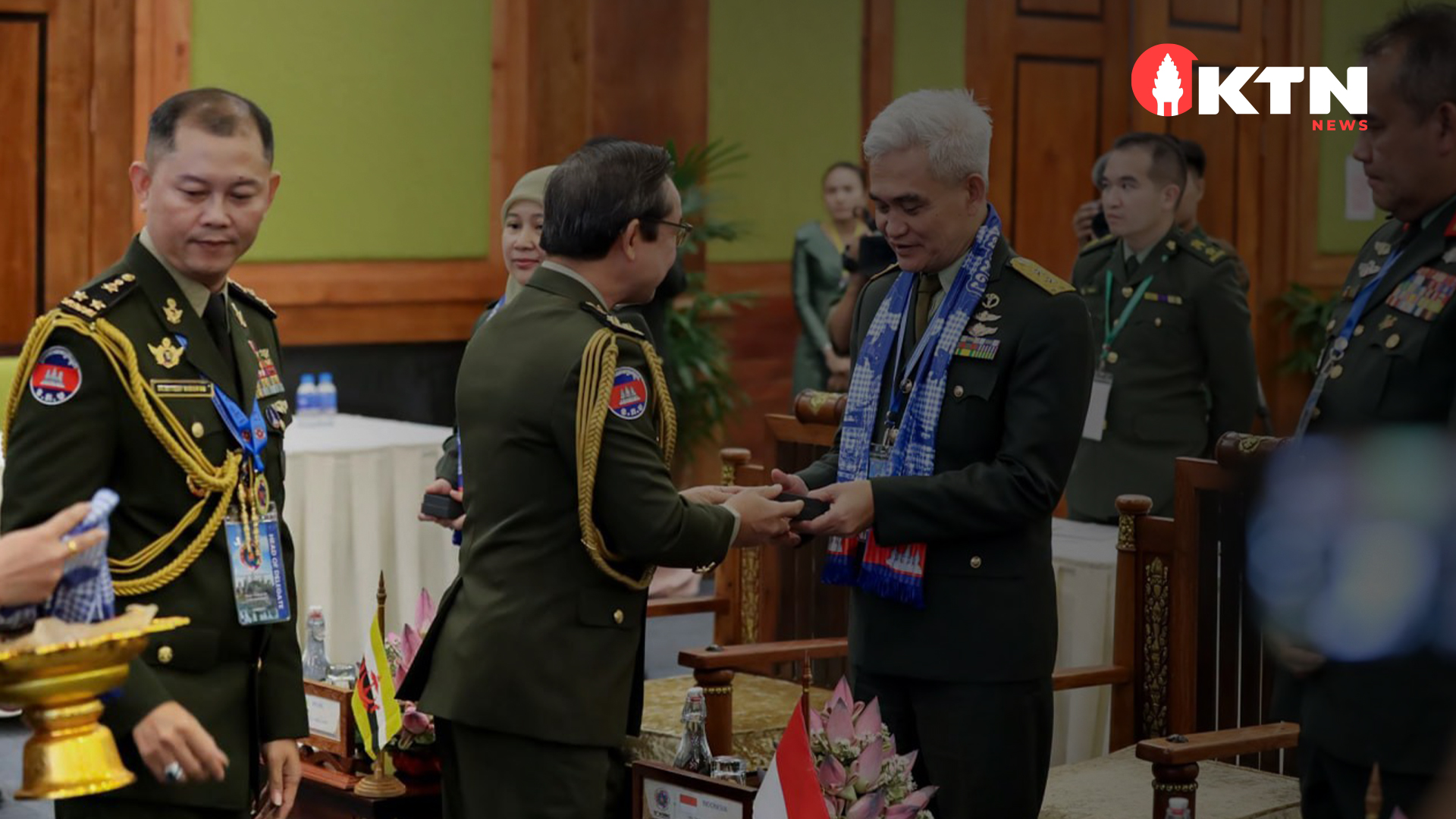 Cambodia Hands Over ASEAN Military Medical Conference Flag to Laos