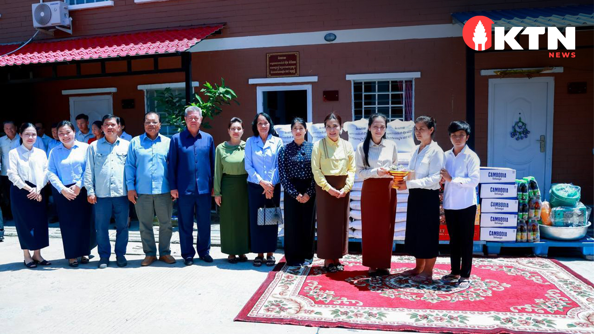 Dr. Pich Chanmony Hun Manet Honors Fallen Soldiers' Families in Kandal