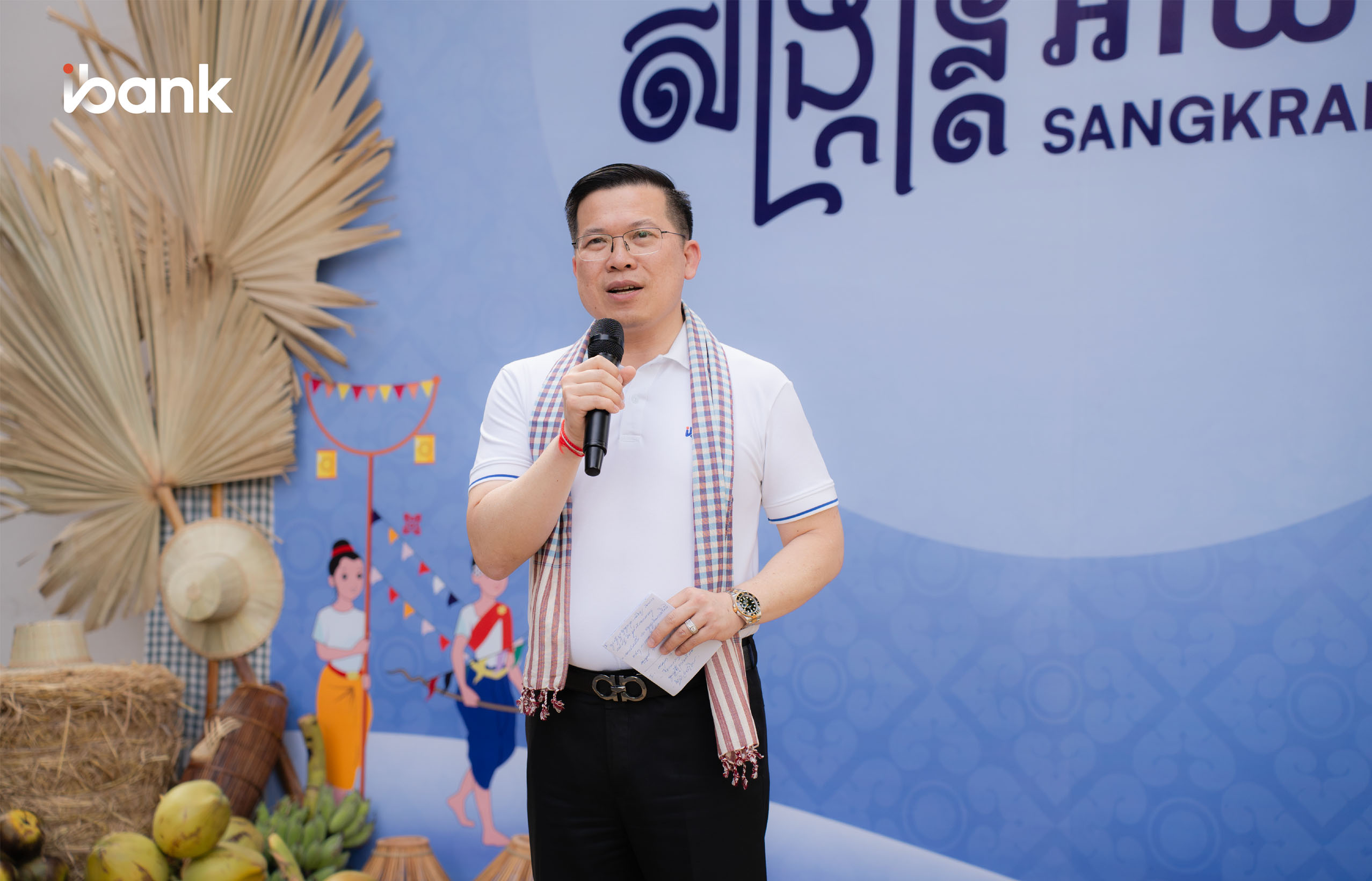 លោកបណ្ឌិត ហុង សុខឡេង អគ្គនាយក ធនាគារ អាយប៊ែង (ខេមបូឌា)