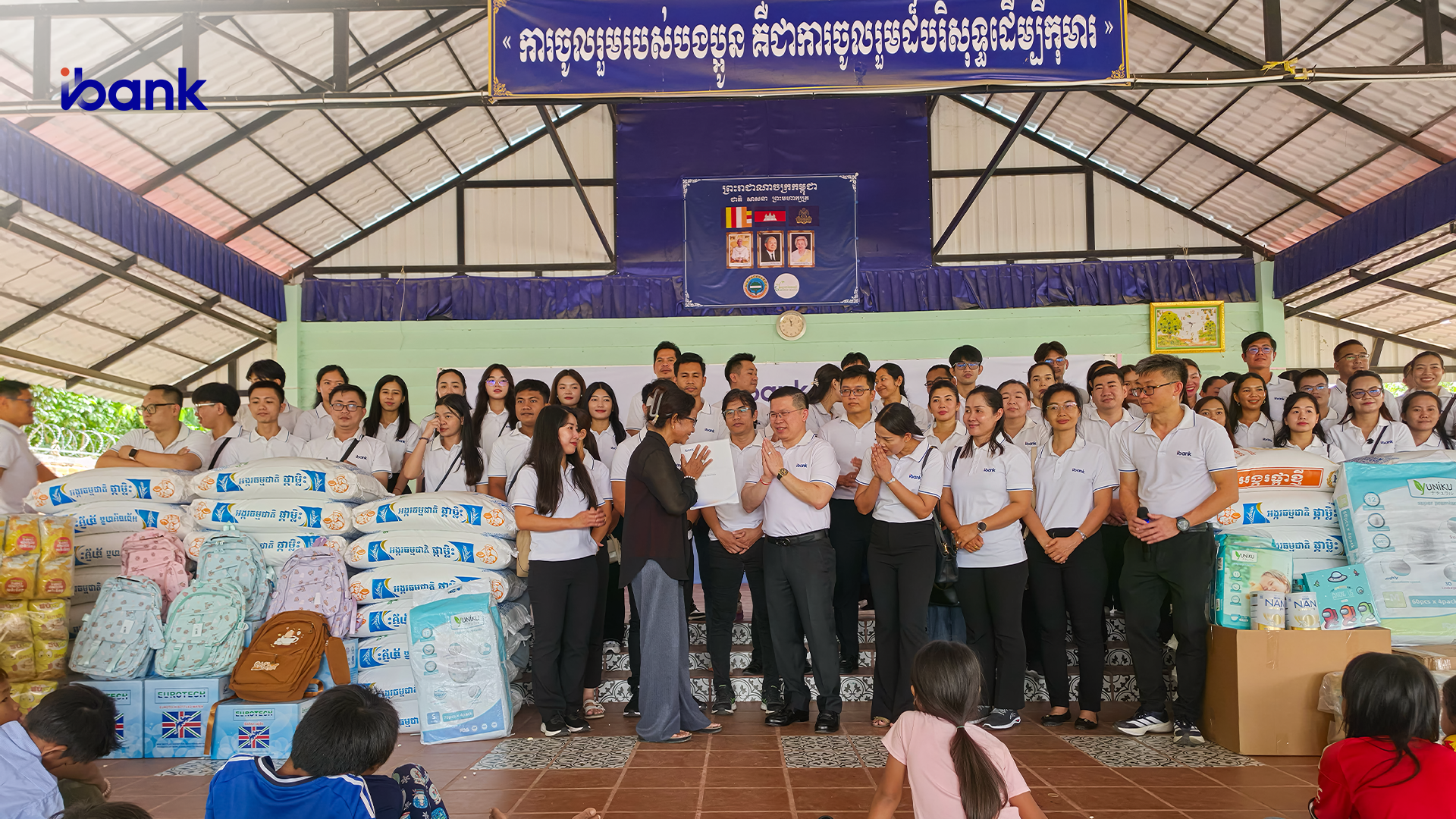 រូបភាព៖ ថ្នាក់ដឹកនាំ iBank និង ថ្នាក់ដឹកនាំមណ្ឌលមែកឈើ