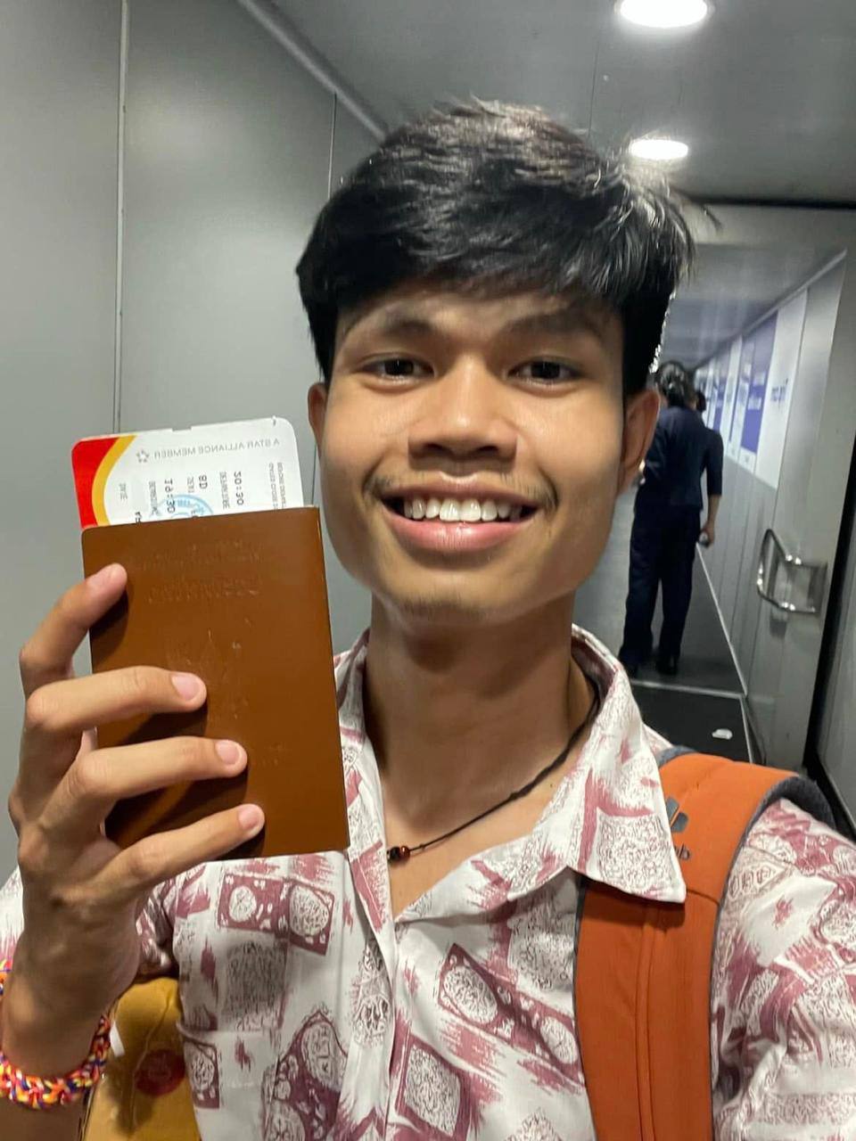 YouTuber ទេសចរណ៍ដ៏ល្បីរបស់ថៃ Hlun Solo ឬឈ្មោះពិត Bowornthat Pengsuk អាយុ២៧ឆ្នាំ