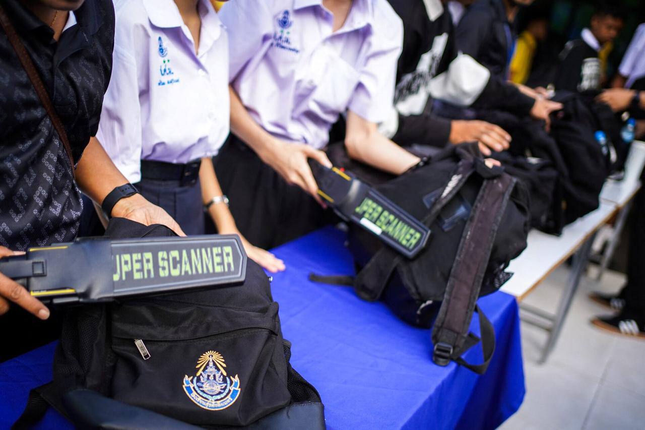 រូបភាពពី : Reuters https://www.reuters.com/world/asia-pacific/thai-schools-hold-shooting-response-drills-after-deadly-school-attack-2026-08-19/?utm_source=chatgpt.com